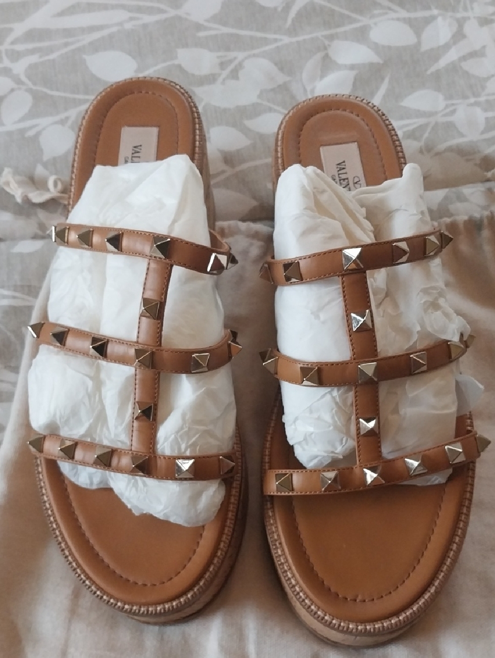 Valentino Garavani Tan Espradille Slides. Euc Size 41 - Picture 3 of 16